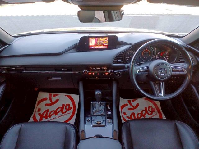 ＭＡＺＤＡ３ファストバック ２０Ｓ　Ｌパッケージ　ＢＯＳＥサウンド／マツダコネクトナビ／フルセグＴＶ／バックカメラ／黒革／パワーシート／シートヒーター／ステアヒーター／ヘッドアップディスプレイ／クルージングトラフィックサポート／ＬＥＤライト／ＥＴＣ（3枚目）