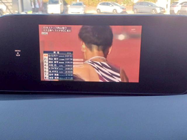 ＭＡＺＤＡ３ファストバック ２０Ｓ　Ｌパッケージ　ＢＯＳＥサウンド／マツダコネクトナビ／フルセグＴＶ／バックカメラ／黒革／パワーシート／シートヒーター／ステアヒーター／ヘッドアップディスプレイ／クルージングトラフィックサポート／ＬＥＤライト／ＥＴＣ（4枚目）