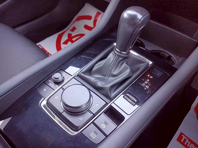 ＭＡＺＤＡ３ファストバック ２０Ｓ　Ｌパッケージ　ＢＯＳＥサウンド／マツダコネクトナビ／フルセグＴＶ／バックカメラ／黒革／パワーシート／シートヒーター／ステアヒーター／ヘッドアップディスプレイ／クルージングトラフィックサポート／ＬＥＤライト／ＥＴＣ（10枚目）