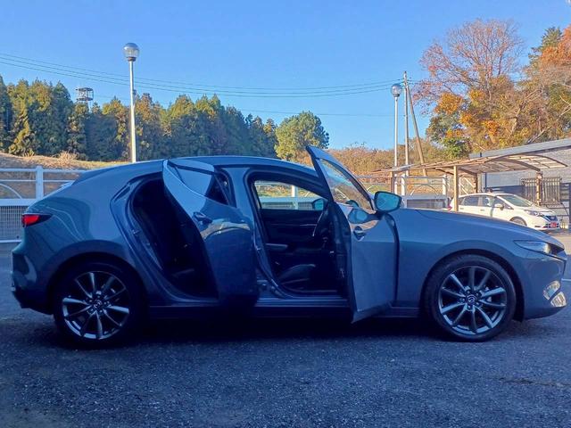 ＭＡＺＤＡ３ファストバック ２０Ｓ　Ｌパッケージ　ＢＯＳＥサウンド／マツダコネクトナビ／フルセグＴＶ／バックカメラ／黒革／パワーシート／シートヒーター／ステアヒーター／ヘッドアップディスプレイ／クルージングトラフィックサポート／ＬＥＤライト／ＥＴＣ（25枚目）