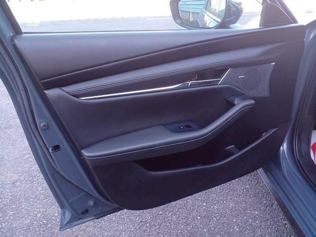 ＭＡＺＤＡ３ファストバック ２０Ｓ　Ｌパッケージ　ＢＯＳＥサウンド／マツダコネクトナビ／フルセグＴＶ／バックカメラ／黒革／パワーシート／シートヒーター／ステアヒーター／ヘッドアップディスプレイ／クルージングトラフィックサポート／ＬＥＤライト／ＥＴＣ（45枚目）