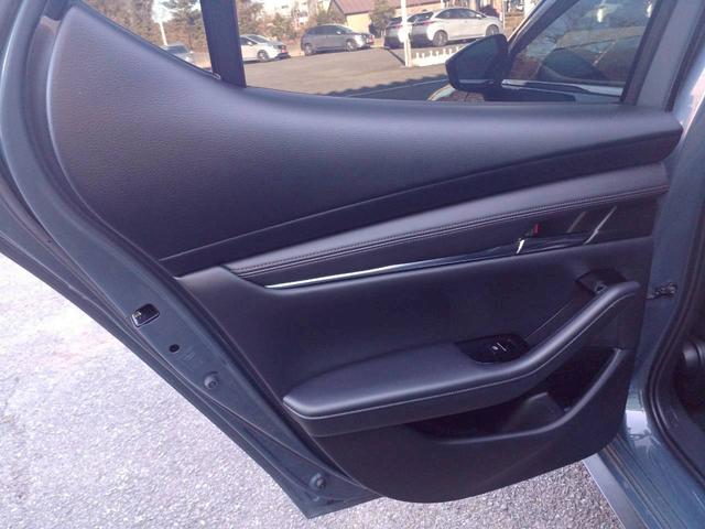 ＭＡＺＤＡ３ファストバック ２０Ｓ　Ｌパッケージ　ＢＯＳＥサウンド／マツダコネクトナビ／フルセグＴＶ／バックカメラ／黒革／パワーシート／シートヒーター／ステアヒーター／ヘッドアップディスプレイ／クルージングトラフィックサポート／ＬＥＤライト／ＥＴＣ（47枚目）