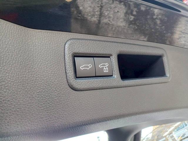 ハリアーハイブリッド Ｚ　レザーパッケージ　４ＷＤ／調光パノラマルーフ／ＪＢＬプレミアム／純正ナビＴＶ／全方位カメラ／ヘッドアップディスプレイ／デジタルインナー／黒革／シートベンチレーション／パワーシート／ステアヒーター／パワーバックドア／（37枚目）