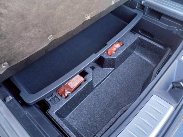 ハリアーハイブリッド Ｚ　レザーパッケージ　４ＷＤ／調光パノラマルーフ／ＪＢＬプレミアム／純正ナビＴＶ／全方位カメラ／ヘッドアップディスプレイ／デジタルインナー／黒革／シートベンチレーション／パワーシート／ステアヒーター／パワーバックドア／（50枚目）