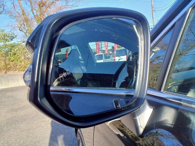 ハリアーハイブリッド Ｚ　レザーパッケージ　４ＷＤ／調光パノラマルーフ／ＪＢＬプレミアム／純正ナビＴＶ／全方位カメラ／ヘッドアップディスプレイ／デジタルインナー／黒革／シートベンチレーション／パワーシート／ステアヒーター／パワーバックドア／（53枚目）