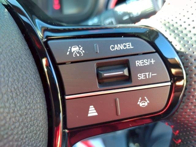 Ｎ－ＯＮＥ ＲＳ　６速マニュアル／ターボ／ホンダセンシング／届出済未使用車／純正１５インチホワイトアルミホイール／７インチＴＦＴメーター／ＲＳ刺繍入専用シート／シートヒーター／ＬＥＤヘッドライト／スマートキーシステム（6枚目）