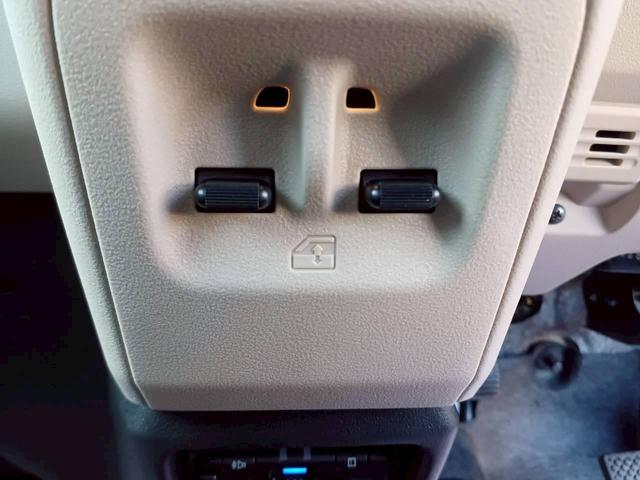 N-VAN e: e: ファン ギャザーズディスプレイオーディオ/ETC/アンドロイドオート/アップルカープレイ/ブルートゥース/両側スライドドア/フロアマット/急速充電ポート/電格ミラー/LEDライト/ヘッドライトレベライザー/(32枚目)