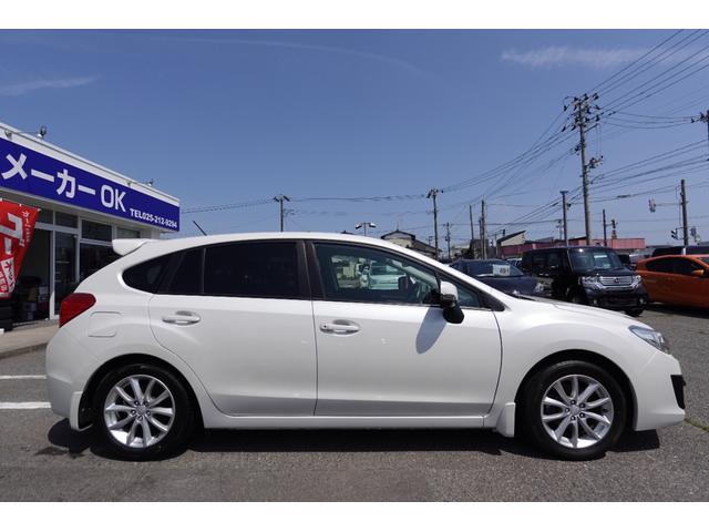 インプレッサスポーツ ２．０ｉアイサイト　関東仕入れ　４ＷＤ　２．０ｉアイサイト　本革巻きステアリング　フルセグ　クルーズコントロール　ブレーキアシスト　盗難防止システム　ナビ　ＥＴＣ　バックカメラ（11枚目）