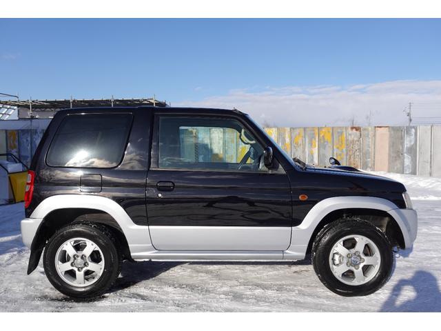 パジェロミニ 　４ＷＤ　ＶＲ　ターボ　走行距離５０５００ｋｍ　純正アルミホイール　オーディオ　ＡＢＳ　キーレス　エアコンクーラー　パワーウィンドウ　背面タイヤ（10枚目）