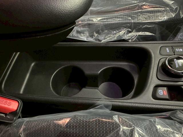 ヤリスクロス Ｇ　４ＷＤ　ディスプレイオーディオ　バックカメラ　純正アルミホイール　クルーズコントロール　ステアリングスイッチ　ＥＴＣ　ＴＹＰＥ－Ｃ　ＨＤＭＩ　スノーモード（35枚目）