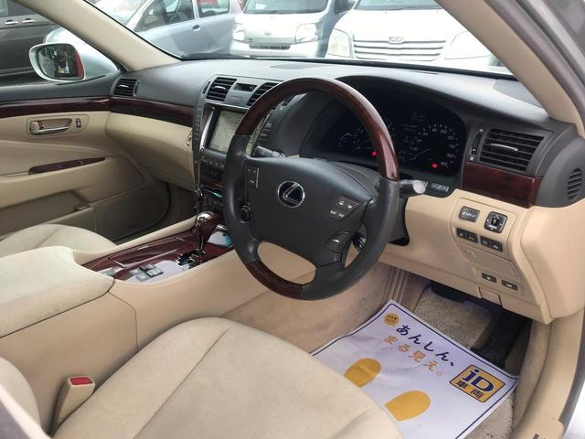 LS600h 4WD ムーンルーフ TVナビ Bカメラ(10枚目)