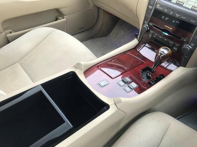 LS600h 4WD ムーンルーフ TVナビ Bカメラ(15枚目)