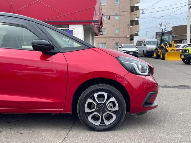 フィット ｅ：ＨＥＶホーム　４ＷＤ／ホンダセンシング／バックカメラ／フルオートエアコン／スマートキー／ＥＴＣ（11枚目）