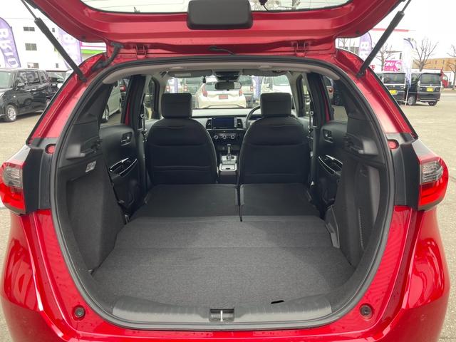 フィット ｅ：ＨＥＶホーム　４ＷＤ／ホンダセンシング／バックカメラ／フルオートエアコン／スマートキー／ＥＴＣ（18枚目）