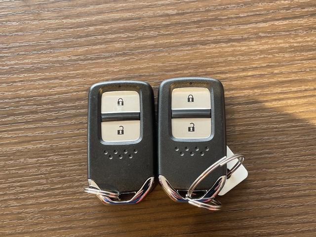 フィット ｅ：ＨＥＶホーム　４ＷＤ／ホンダセンシング／バックカメラ／フルオートエアコン／スマートキー／ＥＴＣ（34枚目）