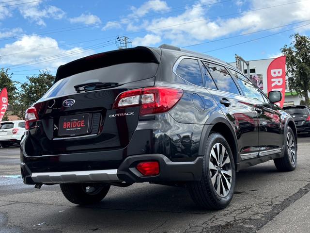 レガシィアウトバック リミテッド　寒冷地仕様／４ＷＤ／９インチナビ／フルセグＴＶ／バックカメラ／シートヒーター／パワーシート／パワーリヤゲート／ＥＴＣ／スマートキー／パドルシフトＢｌｕｅｔｏｏｔｈ接続／アダプティブクルーズコントロール（8枚目）