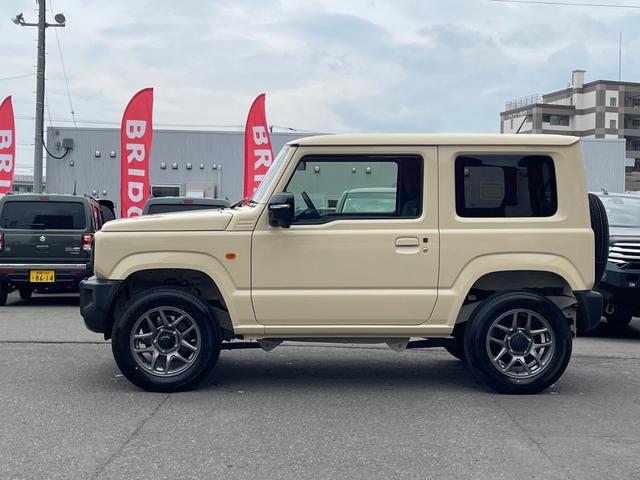 ジムニー ＸＣ　届出済未使用車／ターボ／パートタイム４ＷＤ／ＡＴ／シートヒーター／クルーズコントロール／コーナーセンサー／オートハイビーム／ヘッドライトウォッシャー／スマートキー／スペアキー／純正アルミホイール（4枚目）