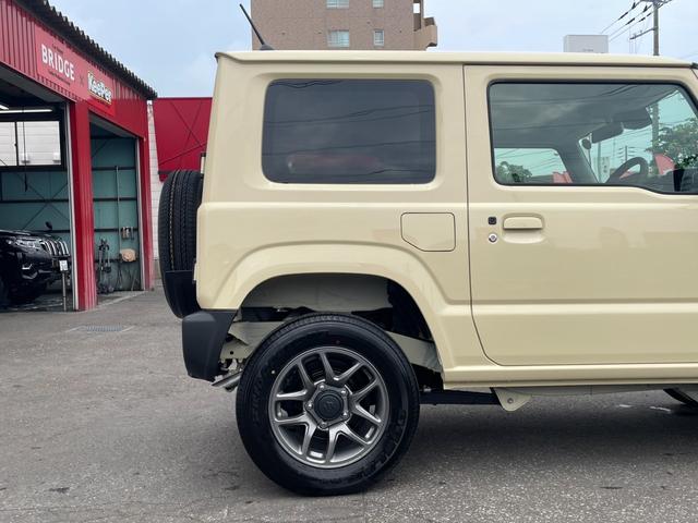 ジムニー ＸＣ　届出済未使用車／ターボ／パートタイム４ＷＤ／ＡＴ／シートヒーター／クルーズコントロール／コーナーセンサー／オートハイビーム／ヘッドライトウォッシャー／スマートキー／スペアキー／純正アルミホイール（9枚目）