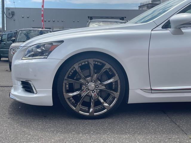 LS LS600h バージョンL モデリスタ/白本革(メローホワイト)/サンルーフ/全画面ナビ/フルセグ付ナビ/Bカメラ/シートヒーター/シートエアコン/エアサス/ステアリングヒーター/パワーシート/クルーズコントロール/寒冷地仕様(3枚目)