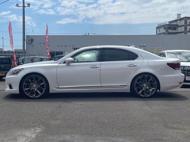 LS LS600h バージョンL モデリスタ/白本革(メローホワイト)/サンルーフ/全画面ナビ/フルセグ付ナビ/Bカメラ/シートヒーター/シートエアコン/エアサス/ステアリングヒーター/パワーシート/クルーズコントロール/寒冷地仕様(4枚目)