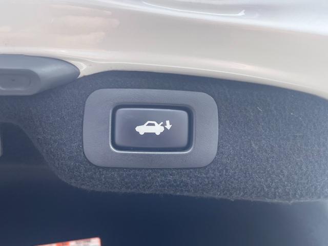 LS LS600h バージョンL モデリスタ/白本革(メローホワイト)/サンルーフ/全画面ナビ/フルセグ付ナビ/Bカメラ/シートヒーター/シートエアコン/エアサス/ステアリングヒーター/パワーシート/クルーズコントロール/寒冷地仕様(17枚目)