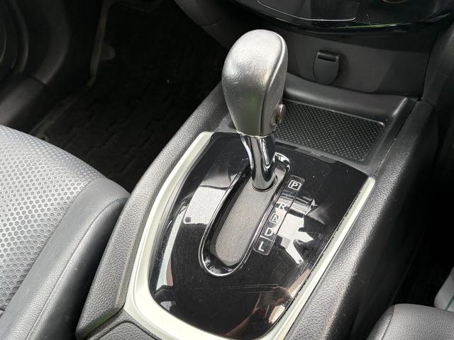 エクストレイル ２０Ｘｔ　エマージェンシーブレーキパッケージ　寒冷地仕様／４ＷＤ／純正フルセグ付ＴＶナビ／両側シートヒーター／衝突時被害軽減ブレーキ／純正エンジンスターター／スマートキー／ＥＴＣ／プッシュスタート／アクセサリーソケット／Ｂｌｕｅｔｏｏｔｈ接続（28枚目）