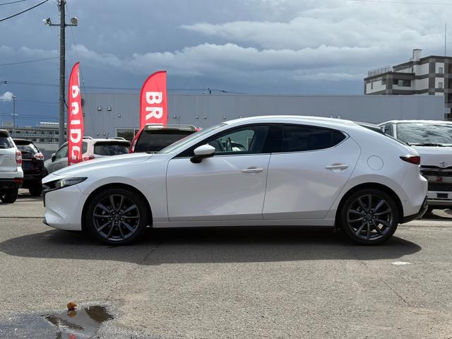 ＭＡＺＤＡ３ファストバック ＸＤプロアクティブ　ツーリングセレクション　ディーゼルターボ／４ＷＤ／全方位カメラ／ＥＴＣ／フルセグＴＶ付純正ナビ／シートヒーター／パワーシート／スマートキー／プッシュスタート／パドルシフト／ＭＴモード付シフトレバー／オートＰブレーキ（4枚目）