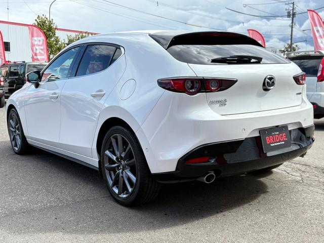 ＭＡＺＤＡ３ファストバック ＸＤプロアクティブ　ツーリングセレクション　ディーゼルターボ／４ＷＤ／全方位カメラ／ＥＴＣ／フルセグＴＶ付純正ナビ／シートヒーター／パワーシート／スマートキー／プッシュスタート／パドルシフト／ＭＴモード付シフトレバー／オートＰブレーキ（6枚目）