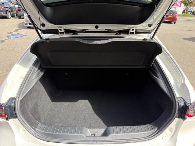 ＭＡＺＤＡ３ファストバック ＸＤプロアクティブ　ツーリングセレクション　ディーゼルターボ／４ＷＤ／全方位カメラ／ＥＴＣ／フルセグＴＶ付純正ナビ／シートヒーター／パワーシート／スマートキー／プッシュスタート／パドルシフト／ＭＴモード付シフトレバー／オートＰブレーキ（17枚目）