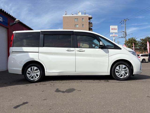 ステップワゴン Ｇ　４ＷＤ／パワースライドドア／純正ナビ／フルセグＴＶ／バックカメラ／フリップダウンモニター／純正エンジンスターター／ＥＴＣ／ワイパーデアイサー／ミラーヒーター／クルーズコントロール／後席エアコン（10枚目）