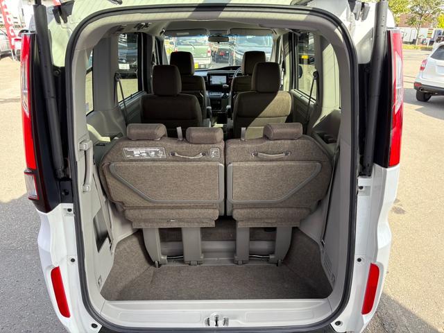 ステップワゴン Ｇ　４ＷＤ／パワースライドドア／純正ナビ／フルセグＴＶ／バックカメラ／フリップダウンモニター／純正エンジンスターター／ＥＴＣ／ワイパーデアイサー／ミラーヒーター／クルーズコントロール／後席エアコン（18枚目）