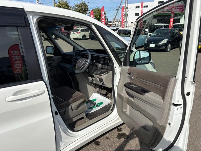 ステップワゴン Ｇ　４ＷＤ／パワースライドドア／純正ナビ／フルセグＴＶ／バックカメラ／フリップダウンモニター／純正エンジンスターター／ＥＴＣ／ワイパーデアイサー／ミラーヒーター／クルーズコントロール／後席エアコン（21枚目）
