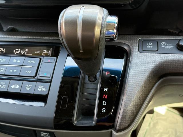 ステップワゴン Ｇ　４ＷＤ／パワースライドドア／純正ナビ／フルセグＴＶ／バックカメラ／フリップダウンモニター／純正エンジンスターター／ＥＴＣ／ワイパーデアイサー／ミラーヒーター／クルーズコントロール／後席エアコン（27枚目）