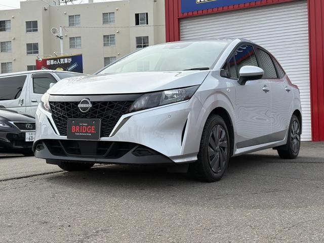 ノート Ｓ　ＦＯＵＲ　４ＷＤ／社外ナビ／バックカメラ／現着冬タイヤ／ホイール付き夏タイヤ積込／シートヒーター／ステアリングヒーター／ＥＴＣ／プッシュスタート／エマージェンシーブレーキ／Ｂｌｕｅｔｏｏｔｈ／ブレーキホールド（2枚目）