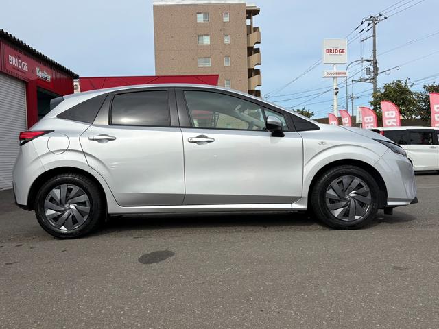ノート Ｓ　ＦＯＵＲ　４ＷＤ／社外ナビ／バックカメラ／現着冬タイヤ／ホイール付き夏タイヤ積込／シートヒーター／ステアリングヒーター／ＥＴＣ／プッシュスタート／エマージェンシーブレーキ／Ｂｌｕｅｔｏｏｔｈ／ブレーキホールド（10枚目）