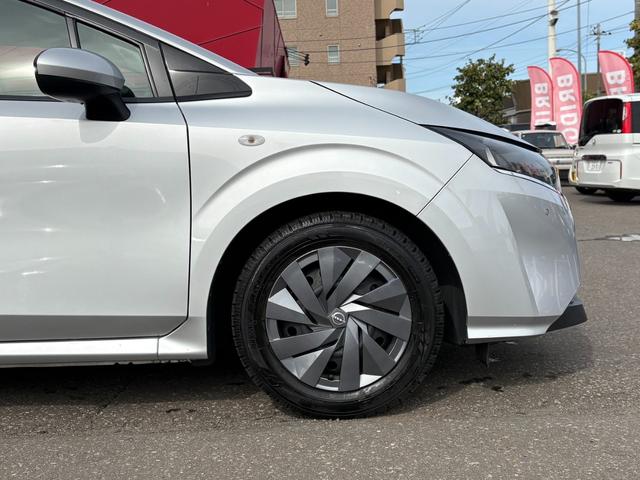 ノート Ｓ　ＦＯＵＲ　４ＷＤ／社外ナビ／バックカメラ／現着冬タイヤ／ホイール付き夏タイヤ積込／シートヒーター／ステアリングヒーター／ＥＴＣ／プッシュスタート／エマージェンシーブレーキ／Ｂｌｕｅｔｏｏｔｈ／ブレーキホールド（11枚目）