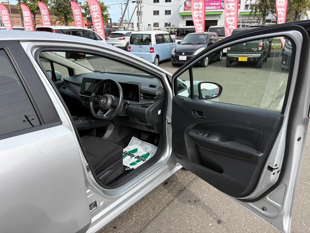ノート Ｓ　ＦＯＵＲ　４ＷＤ／社外ナビ／バックカメラ／現着冬タイヤ／ホイール付き夏タイヤ積込／シートヒーター／ステアリングヒーター／ＥＴＣ／プッシュスタート／エマージェンシーブレーキ／Ｂｌｕｅｔｏｏｔｈ／ブレーキホールド（19枚目）