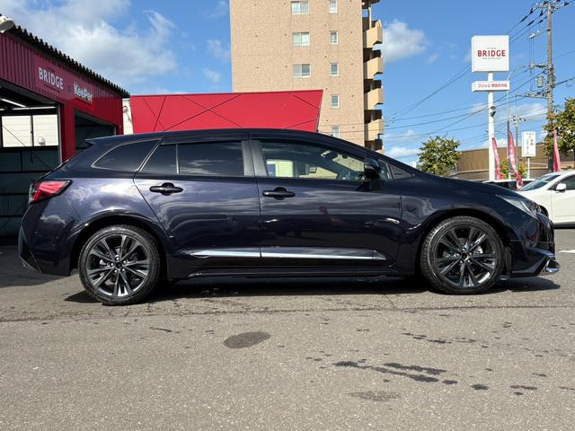 カローラツーリング ハイブリッド　ダブルバイビー　寒冷地仕様／４ＷＤ／ハイブリッド／純正フルセグナビ／バックカメラ／シートヒーター／ステアリングヒータ／ＥＴＣ／スマートキー／ブラインドスポットモニター／スペアキー／Ｂｌｕｅｔｏｏｔｈ接続／純正ドラレコ（10枚目）