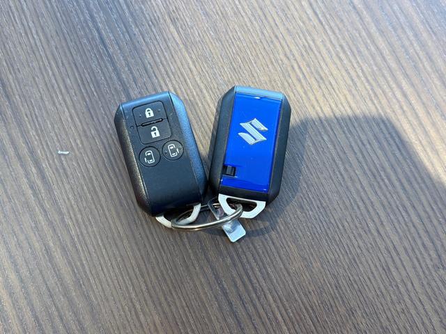 スペーシア ハイブリッドＸ　４ＷＤ／両側パワースライドドア／全方位モニター／フルセグＴＶ付ＳＤナビ／シートヒーター／フルオートエアコン／スマートキー／プッシュスタート／フルフラットシート／スペアキー／取扱説明書（39枚目）