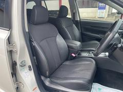 運転席やその他のシートに座っていただき、エンジンをかけていただく事も可能です。 4