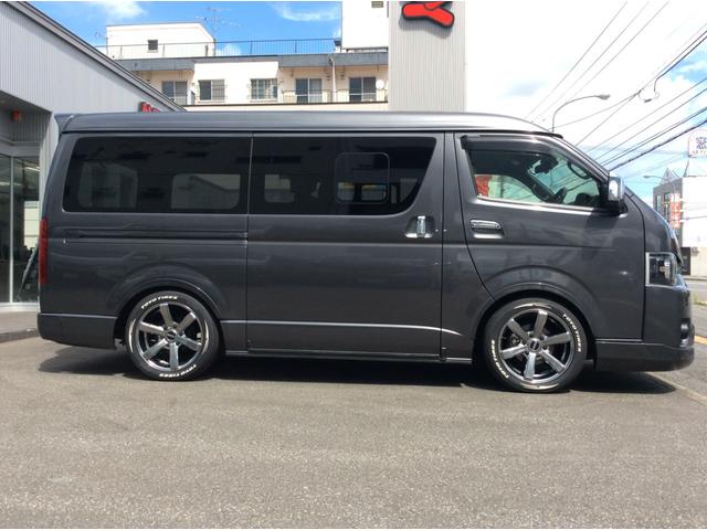 ハイエースバン スーパーＧＬ　ダークプライムＩＩ　４ＷＤ　寒冷地仕様　リアヒーター＆クーラー　プッシュスタート　スマートキー　ウッドコンビステアリング＆シフトノブ　全周囲カメラ　フルセグＴＶ　純正ＳＤナビ　ドラレコ　ＥＴＣ　Ｂカメラ　電動格納ミラー（4枚目）