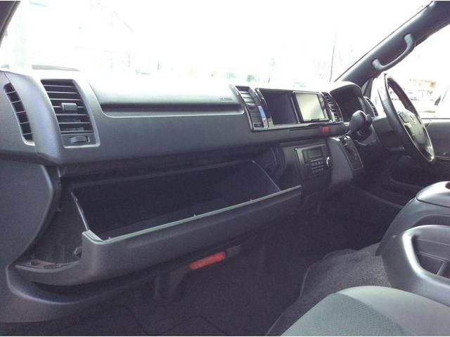 ハイエースバン スーパーＧＬ　ダークプライムＩＩ　４ＷＤ　寒冷地仕様　リアヒーター＆クーラー　プッシュスタート　スマートキー　ウッドコンビステアリング＆シフトノブ　全周囲カメラ　フルセグＴＶ　純正ＳＤナビ　ドラレコ　ＥＴＣ　Ｂカメラ　電動格納ミラー（38枚目）