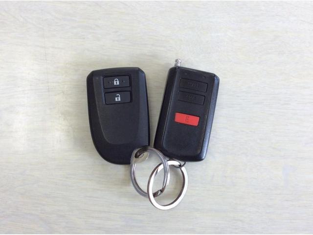 ハイエースバン スーパーＧＬ　ダークプライムＩＩ　４ＷＤ　寒冷地仕様　リアヒーター＆クーラー　プッシュスタート　スマートキー　ウッドコンビステアリング＆シフトノブ　全周囲カメラ　フルセグＴＶ　純正ＳＤナビ　ドラレコ　ＥＴＣ　Ｂカメラ　電動格納ミラー（65枚目）