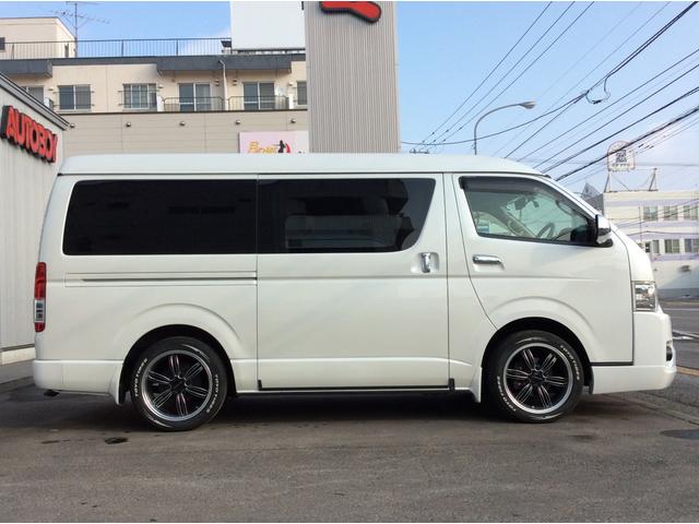 ハイエースバン スーパーＧＬ　ダークプライム　ワイド　４ＷＤ　寒冷地　両側パワスラ　リアヒーター＆クーラー　プッシュスタート　スマートキー　ハーフレザーシート　ベッドキッド　メモリナビ　フルセグＴＶ　フリップダウンモニター　バックカメラ　ＥＴＣ（4枚目）