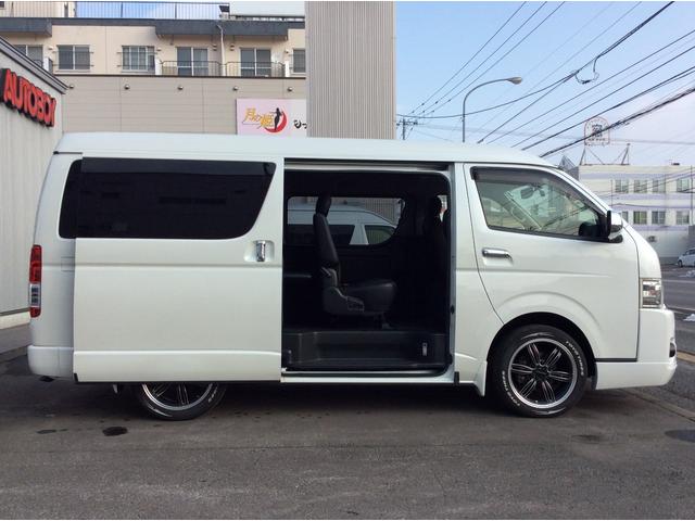 ハイエースバン スーパーＧＬ　ダークプライム　ワイド　４ＷＤ　寒冷地　両側パワスラ　リアヒーター＆クーラー　プッシュスタート　スマートキー　ハーフレザーシート　ベッドキッド　メモリナビ　フルセグＴＶ　フリップダウンモニター　バックカメラ　ＥＴＣ（5枚目）