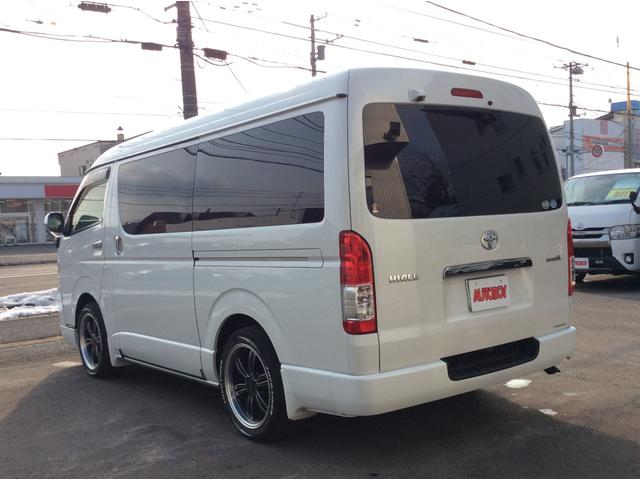 ハイエースバン スーパーＧＬ　ダークプライム　ワイド　４ＷＤ　寒冷地　両側パワスラ　リアヒーター＆クーラー　プッシュスタート　スマートキー　ハーフレザーシート　ベッドキッド　メモリナビ　フルセグＴＶ　フリップダウンモニター　バックカメラ　ＥＴＣ（8枚目）