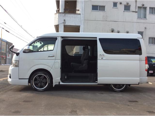 ハイエースバン スーパーＧＬ　ダークプライム　ワイド　４ＷＤ　寒冷地　両側パワスラ　リアヒーター＆クーラー　プッシュスタート　スマートキー　ハーフレザーシート　ベッドキッド　メモリナビ　フルセグＴＶ　フリップダウンモニター　バックカメラ　ＥＴＣ（10枚目）