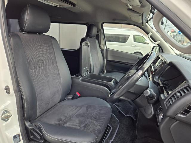 ハイエースバン スーパーＧＬ　ダークプライム　ワイド　４ＷＤ　寒冷地　両側パワスラ　リアヒーター＆クーラー　プッシュスタート　スマートキー　ハーフレザーシート　ベッドキッド　メモリナビ　フルセグＴＶ　フリップダウンモニター　バックカメラ　ＥＴＣ（11枚目）