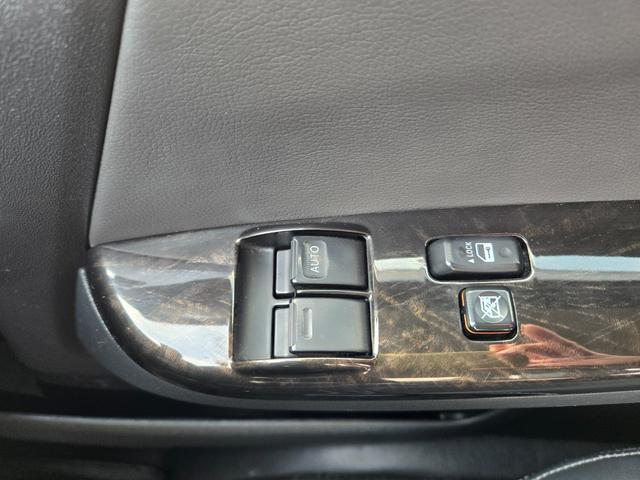 ハイエースバン スーパーＧＬ　ダークプライム　ワイド　４ＷＤ　寒冷地　両側パワスラ　リアヒーター＆クーラー　プッシュスタート　スマートキー　ハーフレザーシート　ベッドキッド　メモリナビ　フルセグＴＶ　フリップダウンモニター　バックカメラ　ＥＴＣ（12枚目）