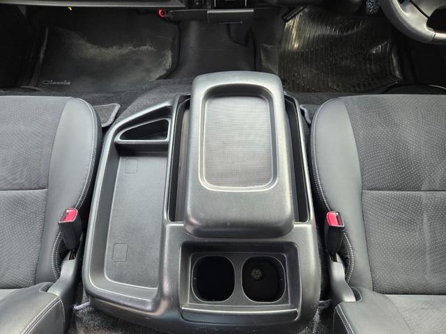 ハイエースバン スーパーＧＬ　ダークプライム　ワイド　４ＷＤ　寒冷地　両側パワスラ　リアヒーター＆クーラー　プッシュスタート　スマートキー　ハーフレザーシート　ベッドキッド　メモリナビ　フルセグＴＶ　フリップダウンモニター　バックカメラ　ＥＴＣ（13枚目）